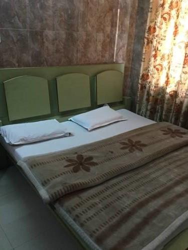 Hotel Grant Deluxe Meerut Room photo