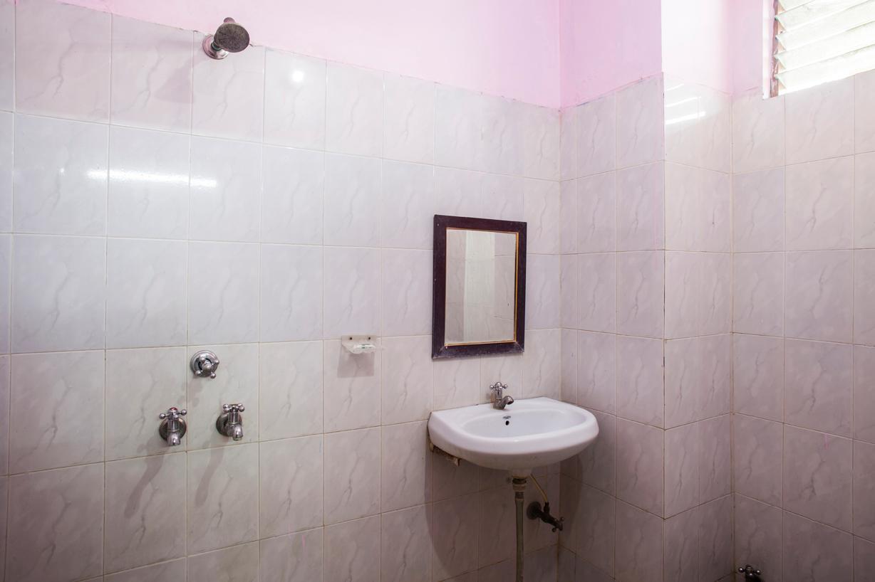 Hotel Grant Deluxe Meerut Room photo